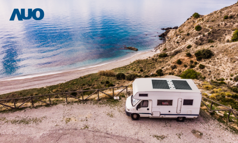 「可撓輕量化太陽光電板SunCurva」使用輕量特殊耐候型複合板取代傳統太陽能板的玻璃前板，不僅降低70%重量，每米平方僅3Kg；具有抗衝擊性能及通過電磁相容性測試，可應用於交通運輸工具，如露營車、遊艇等